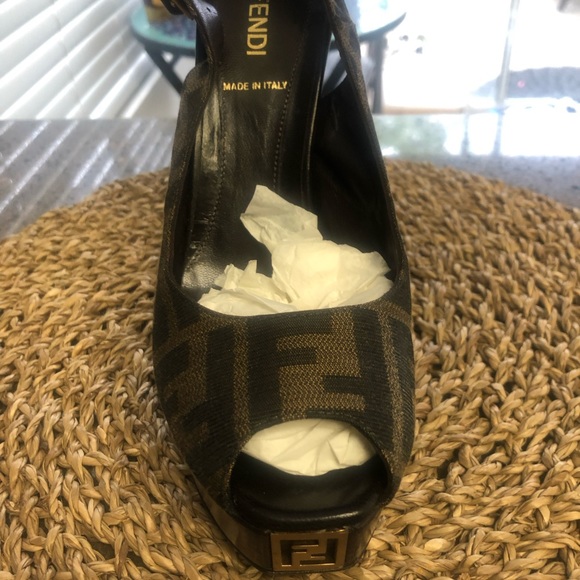 Fendi gorgeous pump - Picture 4 of 8